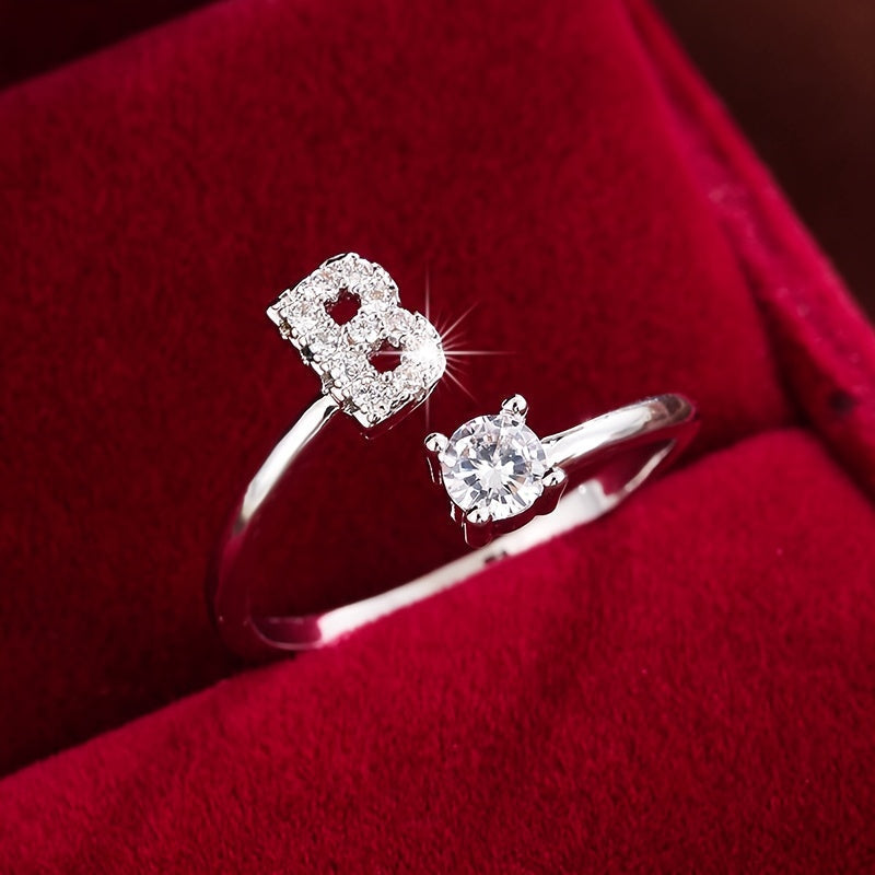 Nova – Offenes modernes Ring mit Initiale und Zirkonia