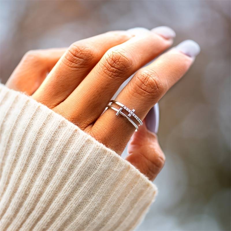 Doppelte Stange - zarter gekreuzter Ring