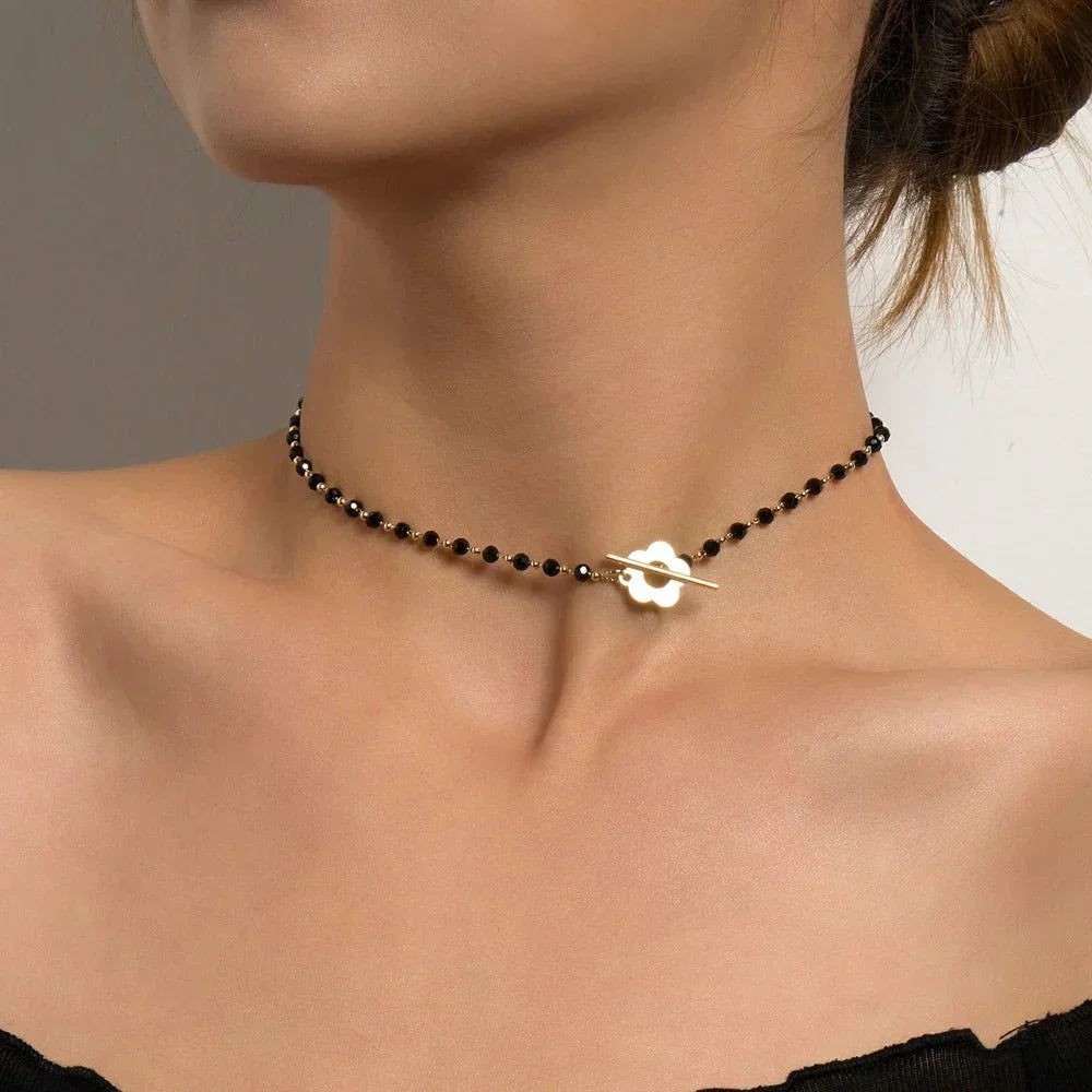 Naya - Choker-Halskette mit Blumenverschluss