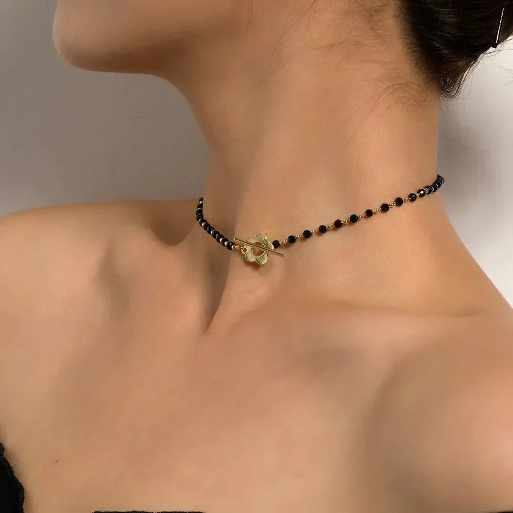 Naya - Choker-Halskette mit Blumenverschluss