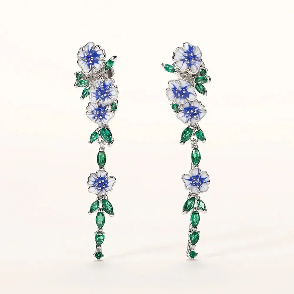 Yara – Ohrringe hängend mit blauen Blumen
