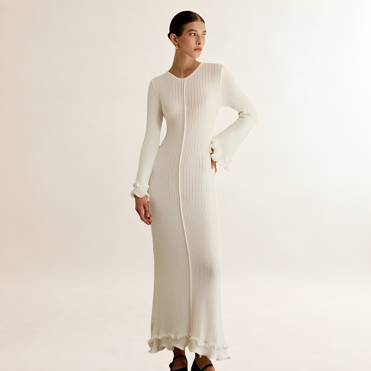 Damentaille Maxikleid mit Rüsche am Saum, langarm und figurbetonter Passform