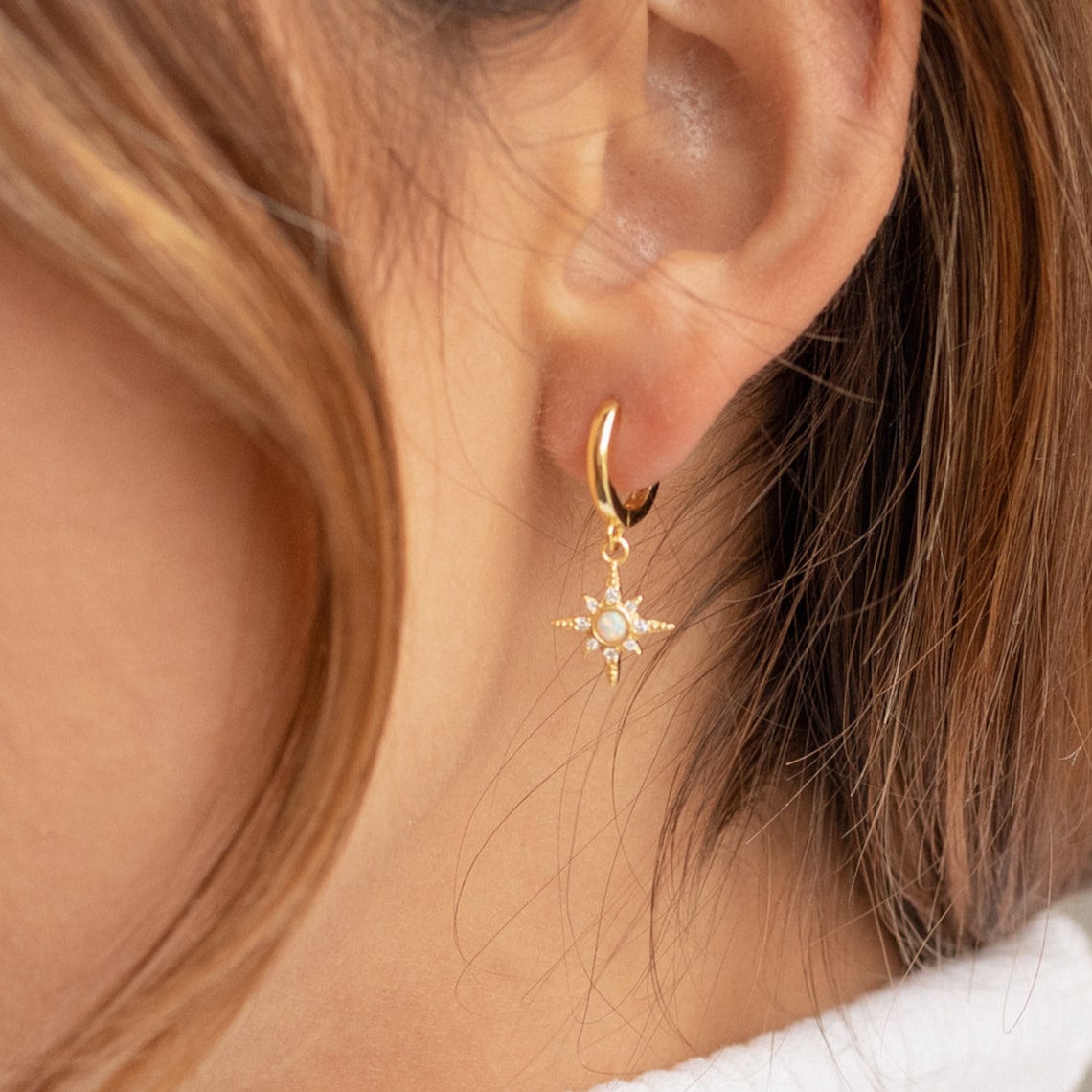 Huggie Opal Starburst Ohrringe - Zirkonia Stern Ohrringe