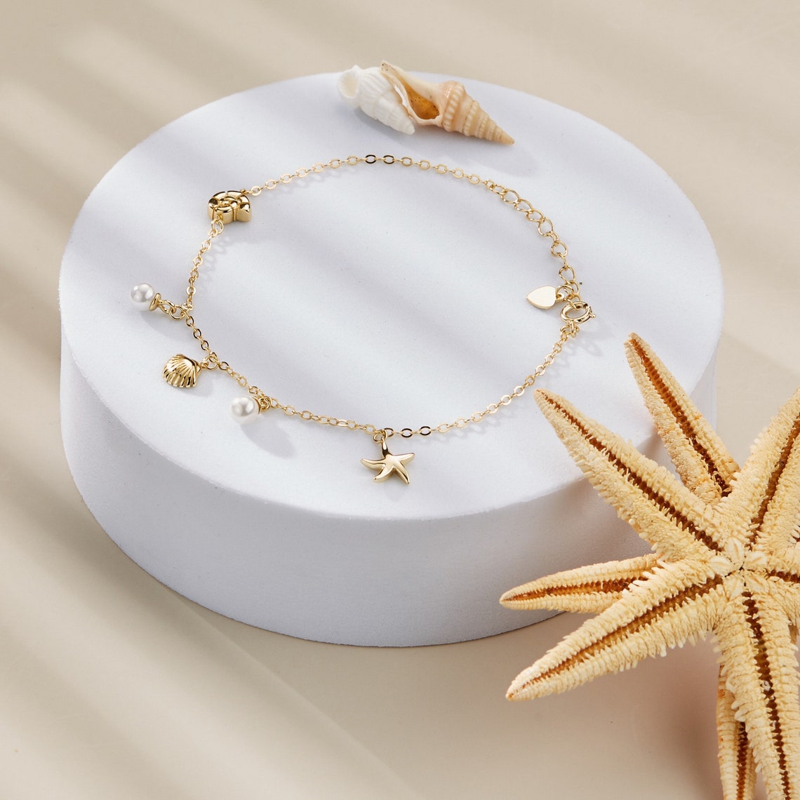 Armband mit Muschel und Seestern