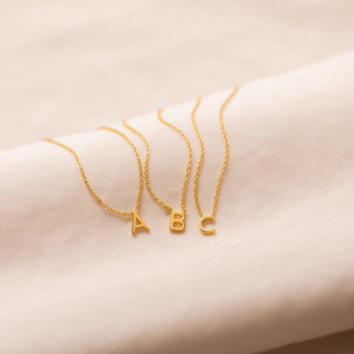 Jasmine – Zartes Halsband mit personalisiertem Anfangsbuchstaben