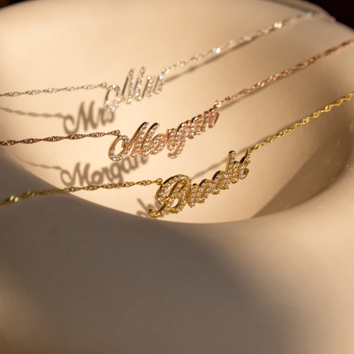 Claire – Halskette mit Namen Pavé Brillant