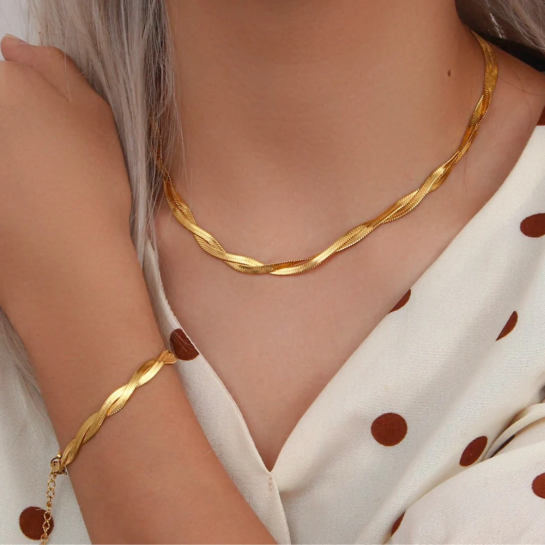 Alina – Set aus Halskette und Armband elegant gold verflochten