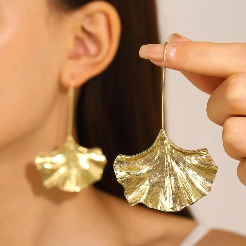 Bliss – Ohrringe aus vintage goldenen Blütenblättern