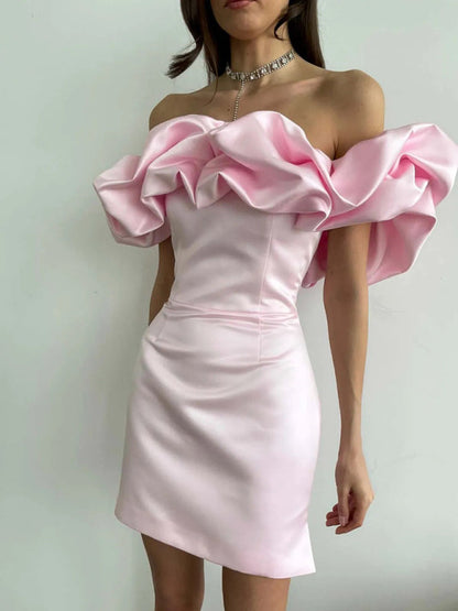 Waverly - Satin-Kleid mit schulterfreiem Rüschendetail