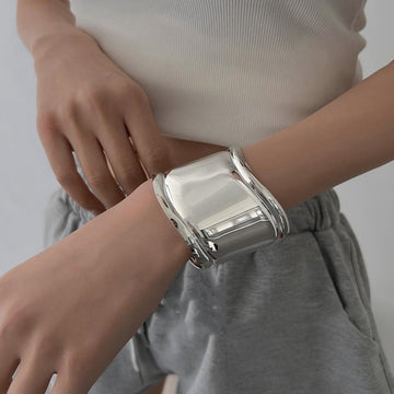 Daria – Breite Metallarmband