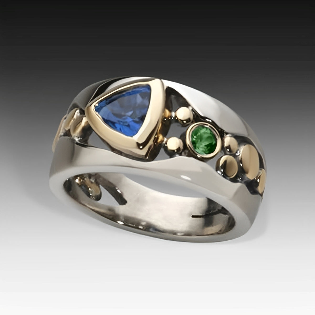 Ricca – Vintage-Ring mit strahlendem blauen Kristall