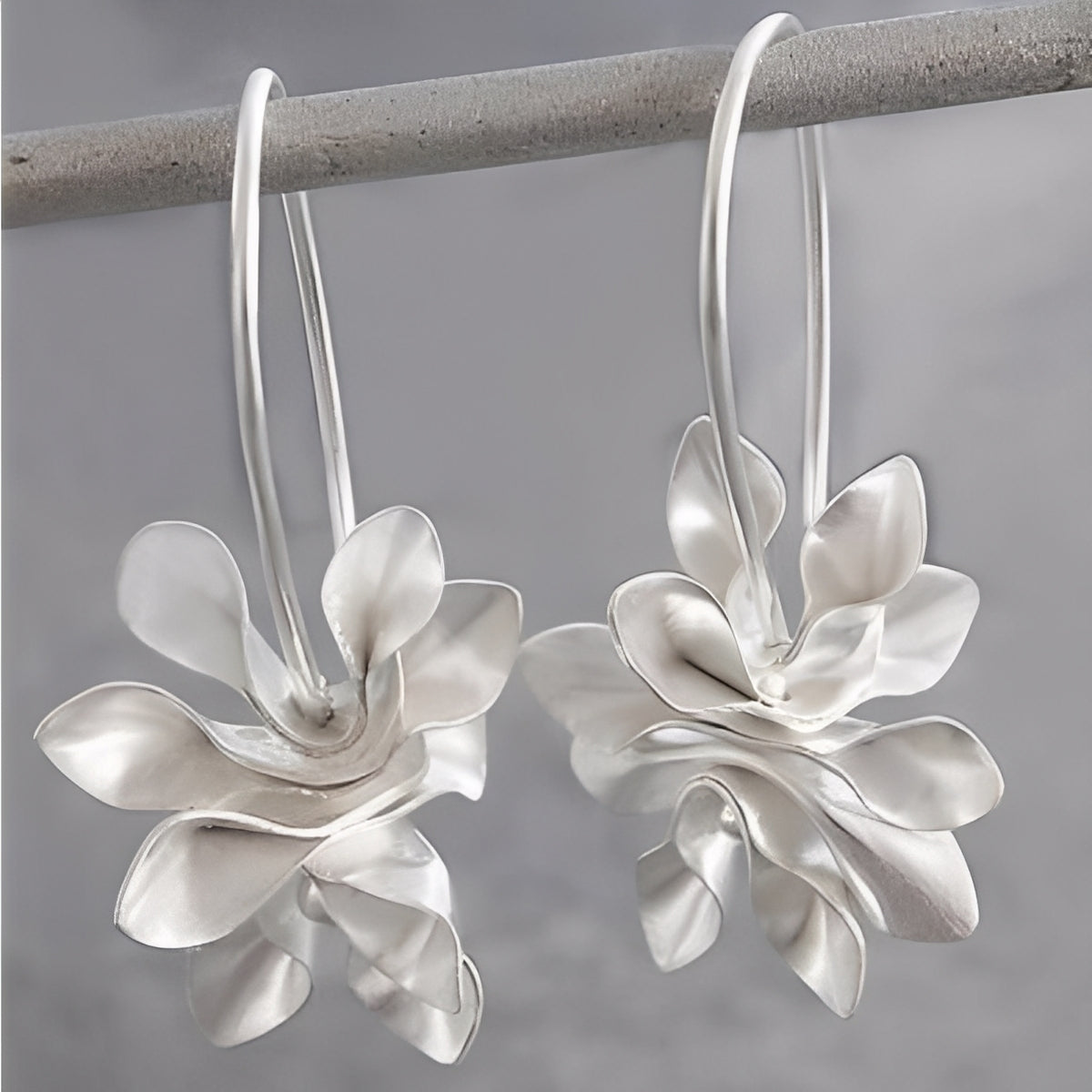 Chary – Vintage Ohrringe aus silbernen Blumen