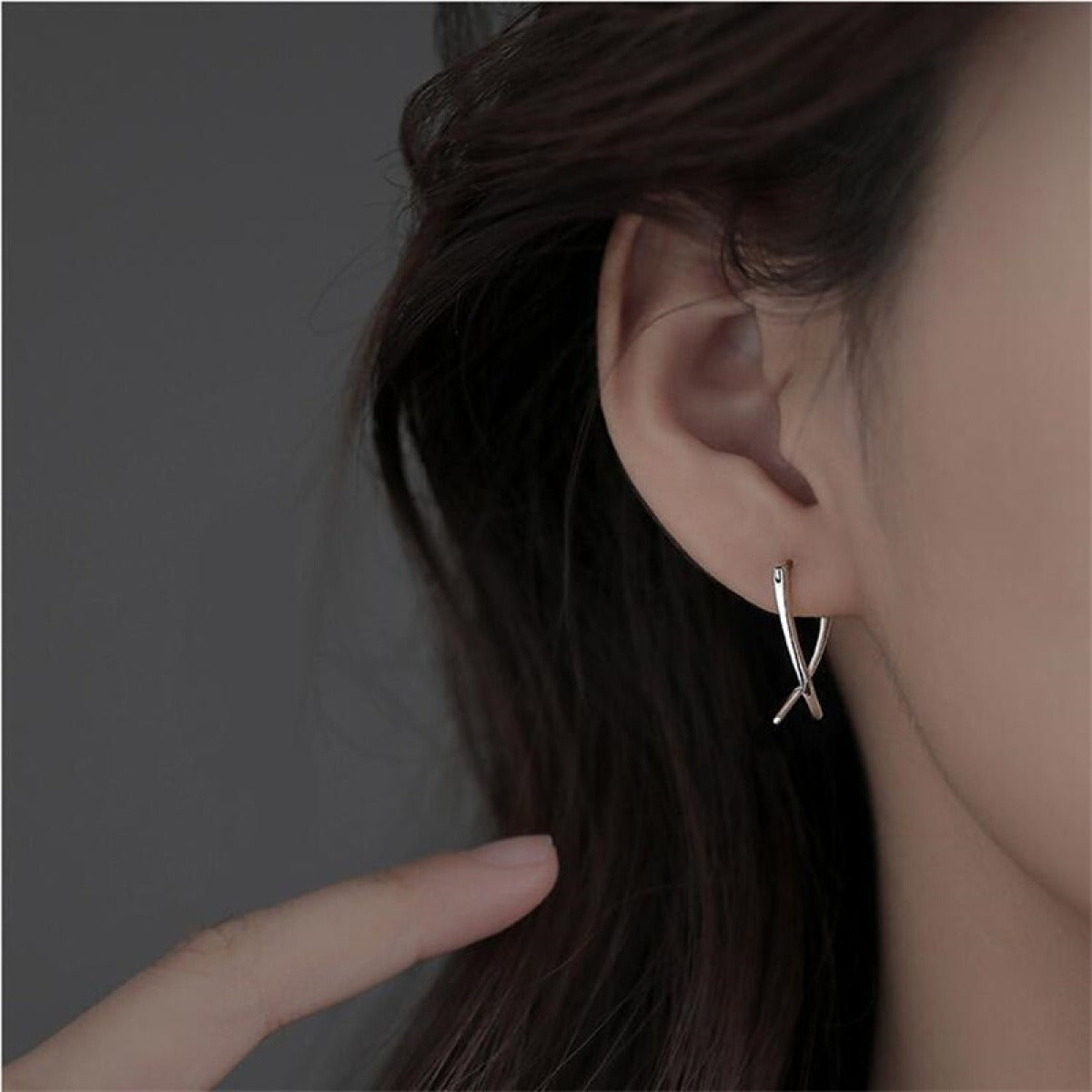 Emilie – Elegante Ohrringe mit Kreuzlinien