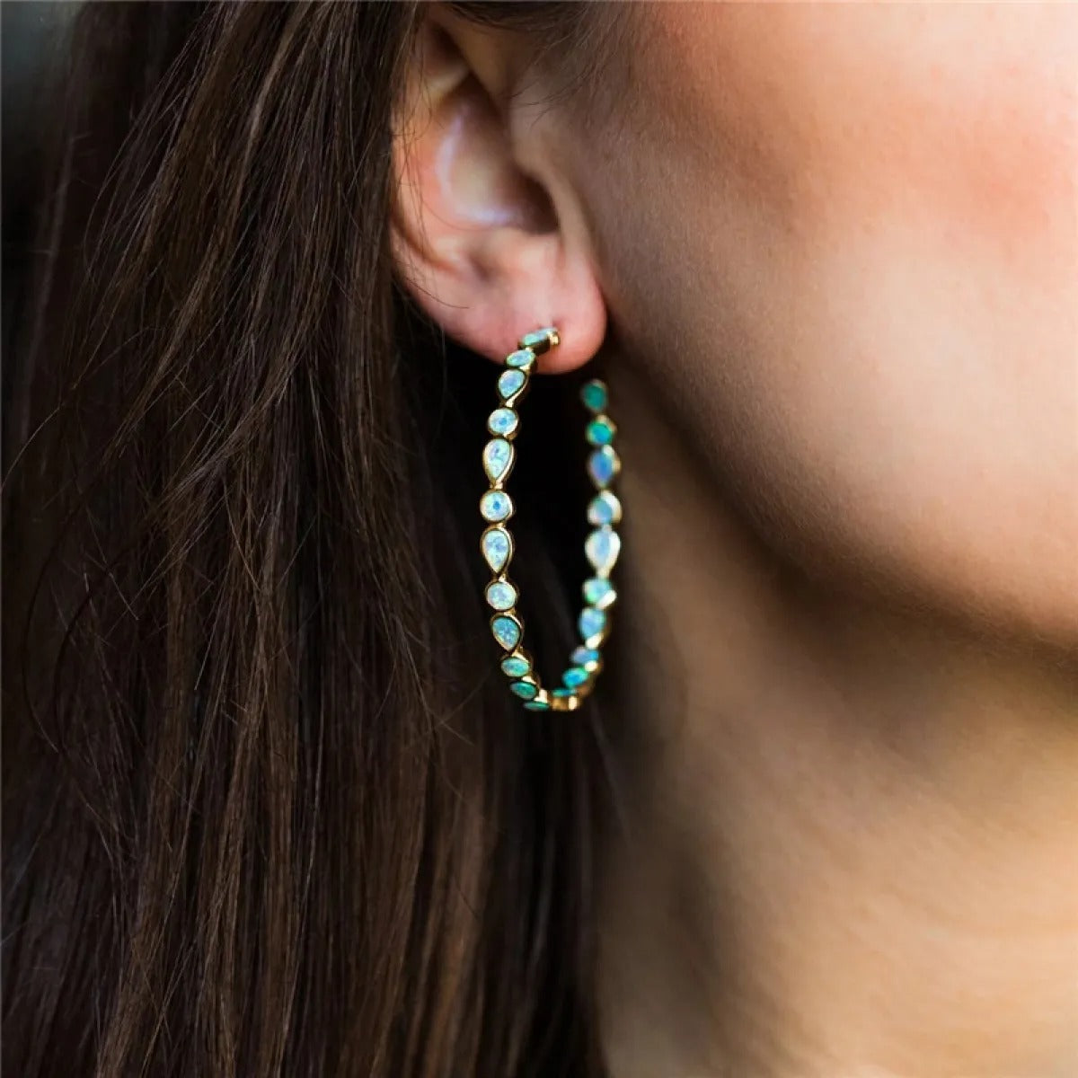 Raya – Vintage goldene Ohrringe mit blauem Opal