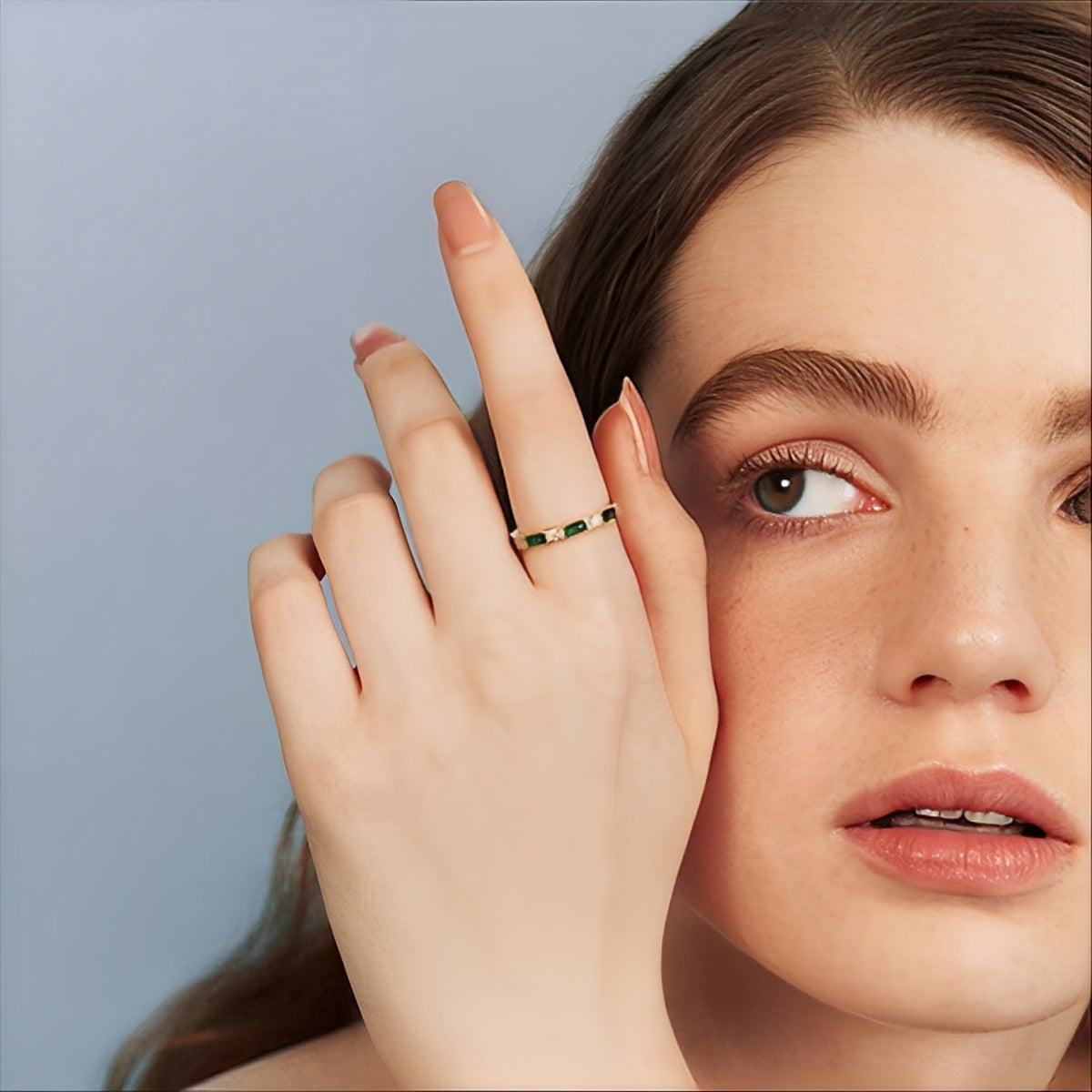 Sana – Vintage Ring in Gold mit Eingefasstem Grünen Zirkon
