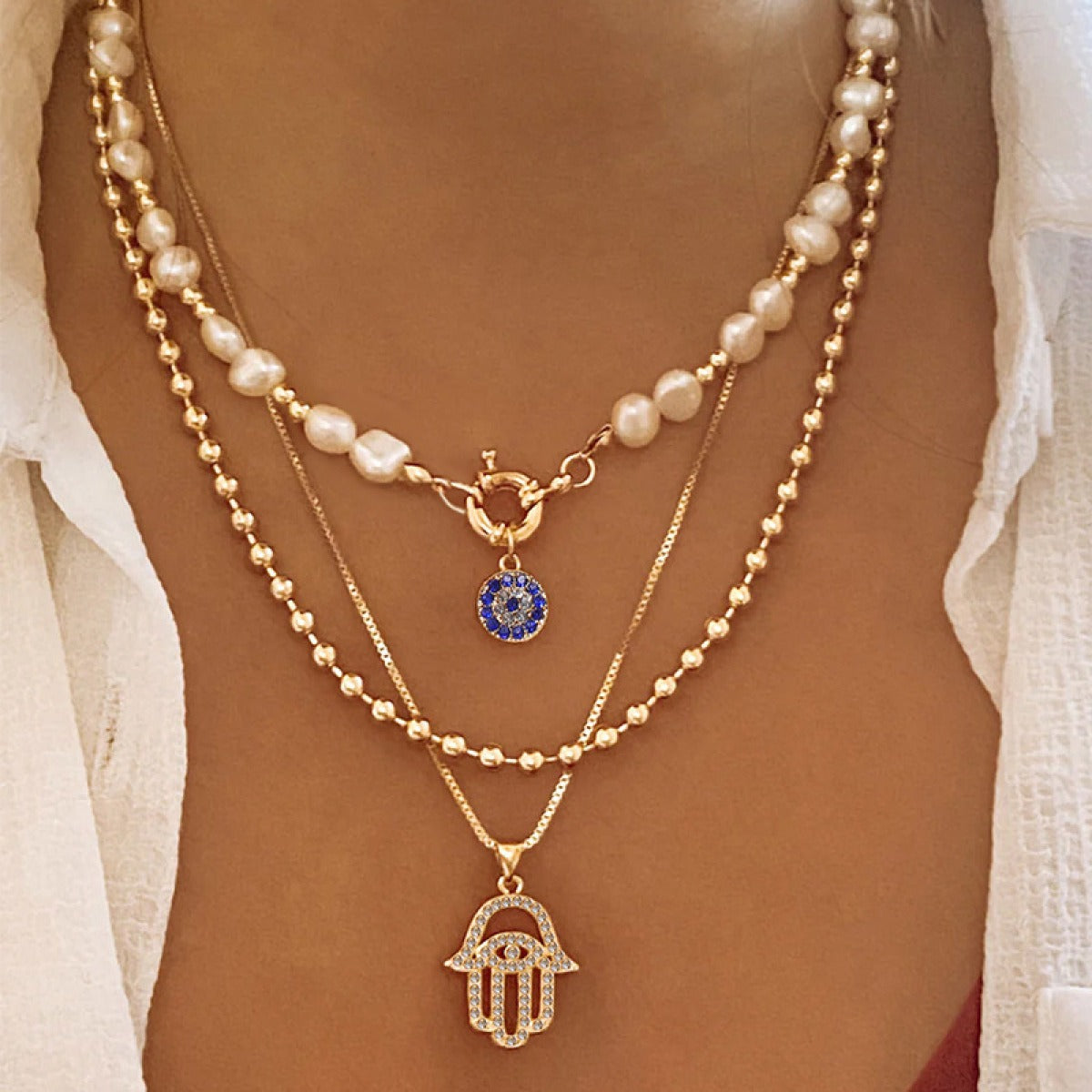 Jade – Halskette mit Perlen in mehreren Ebenen und Hamsa