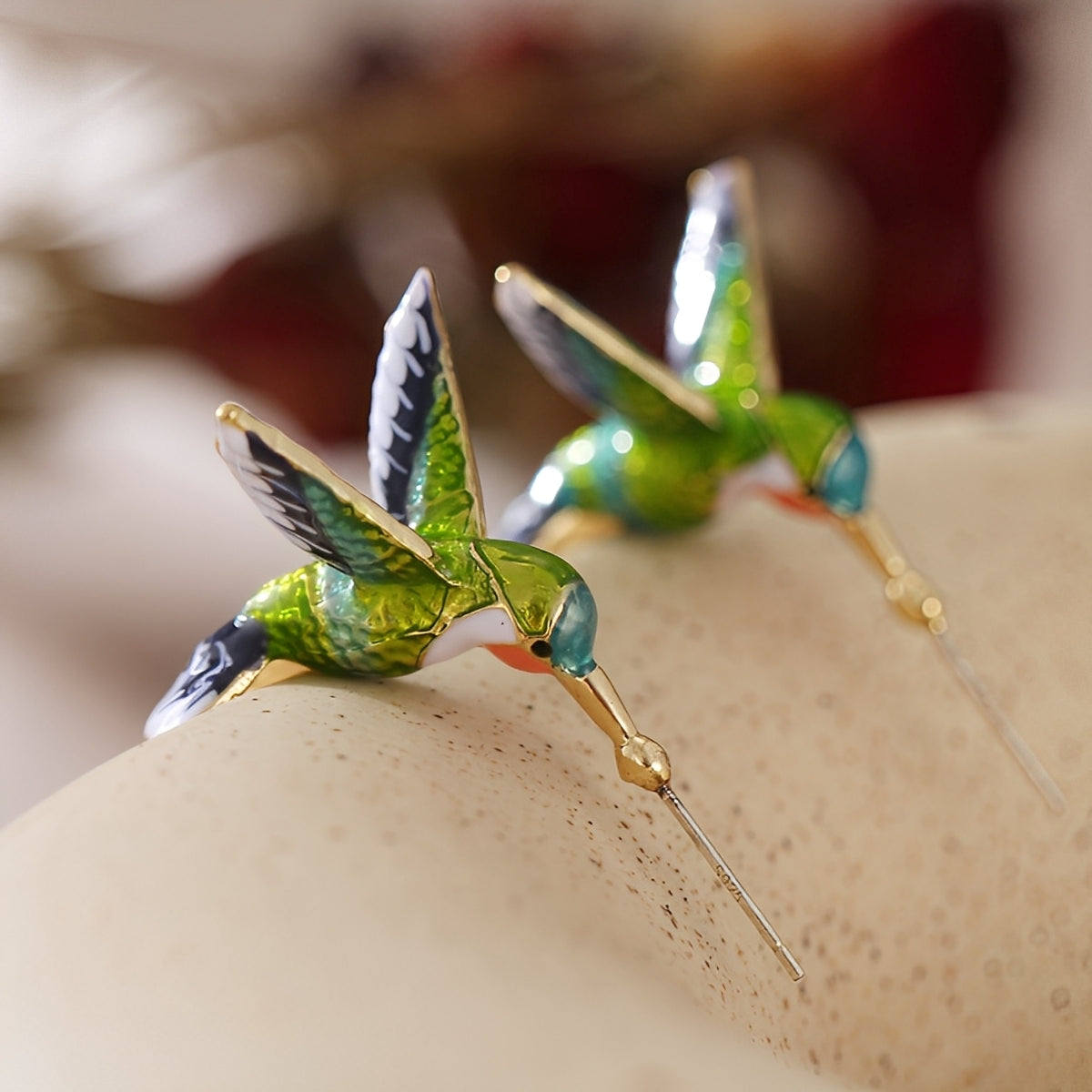 Wendy – Vintage emaillierte Kolibri-Ohrringe