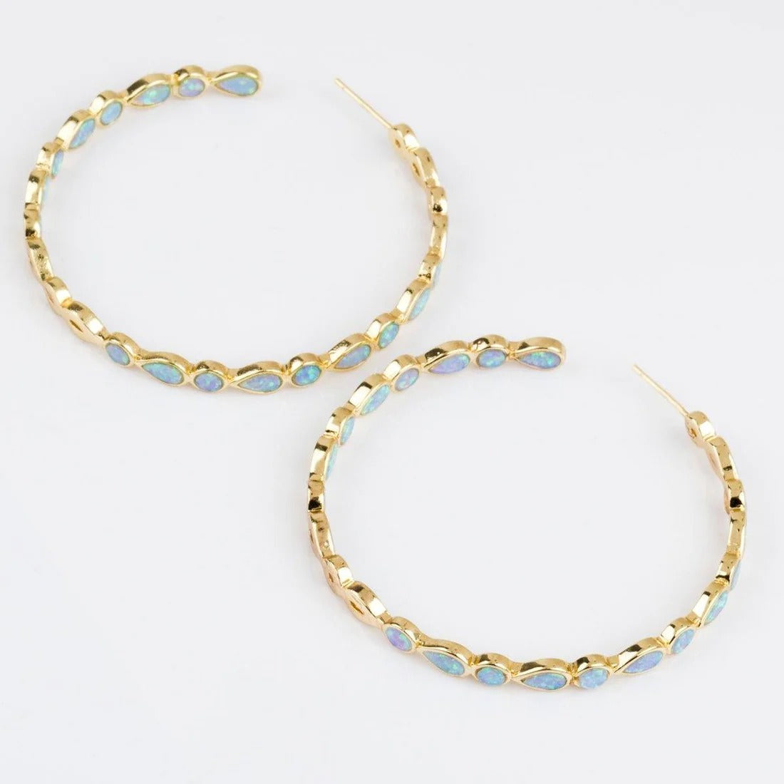 Raya – Vintage goldene Ohrringe mit blauem Opal
