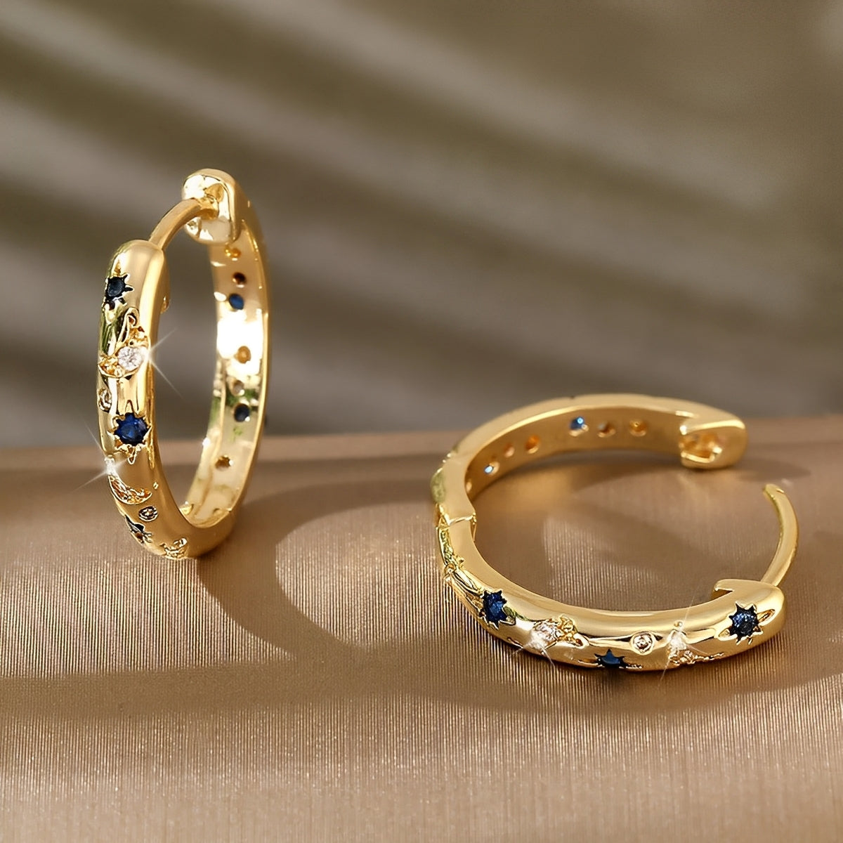 Maelis – Vintage goldene Ohrringe mit blauer Zirkonia