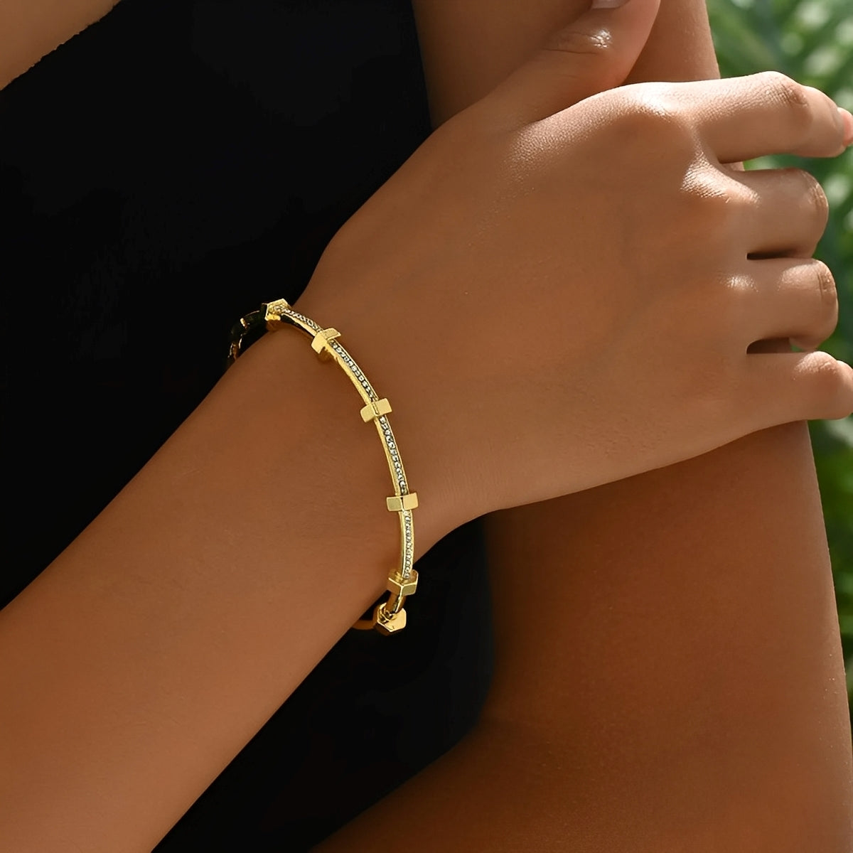 Amy – glänzende goldene Armbanduhr