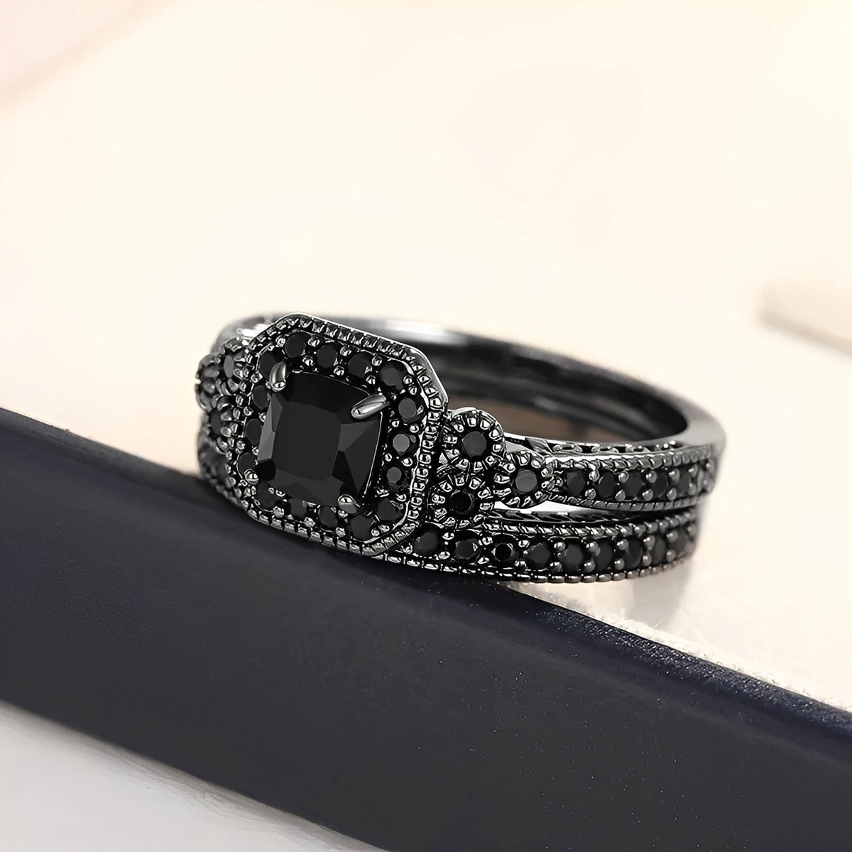 Adrian – Set von Vintage-Ringen in Schwarz