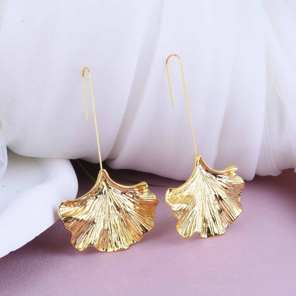 Bliss – Ohrringe aus vintage goldenen Blütenblättern