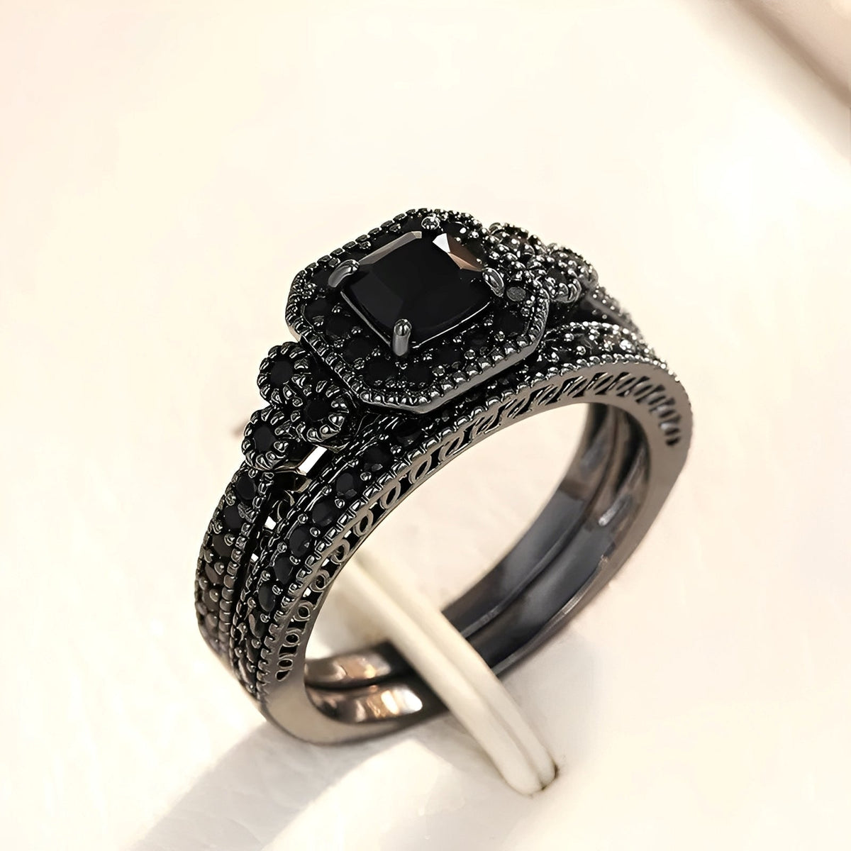 Adrian – Set von Vintage-Ringen in Schwarz