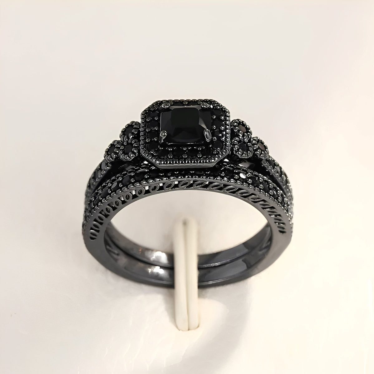 Adrian – Set von Vintage-Ringen in Schwarz