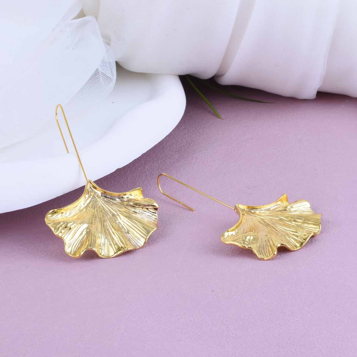 Bliss – Ohrringe aus vintage goldenen Blütenblättern