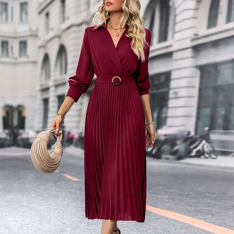 Clara - Schickes Kleid mit V-Ausschnitt und goldener Gürtelschnalle