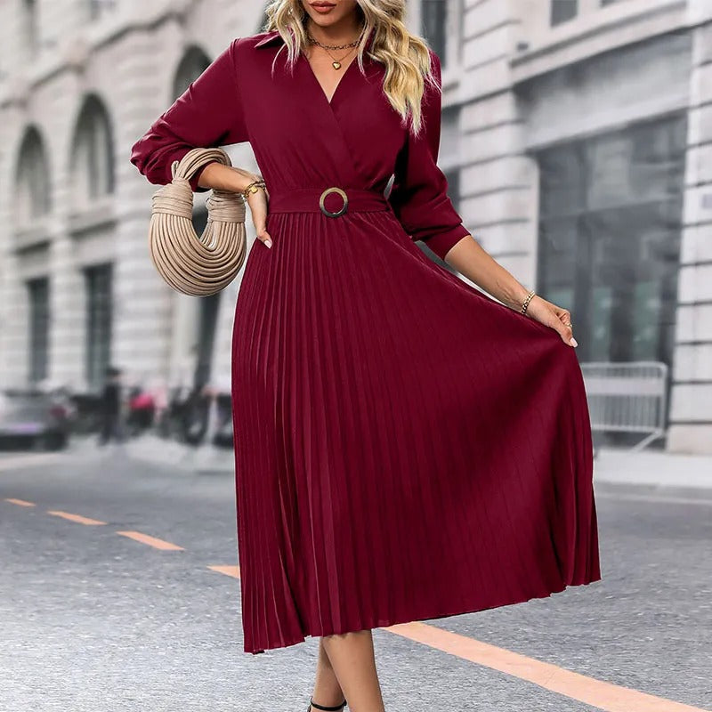 Clara - Schickes Kleid mit V-Ausschnitt und goldener Gürtelschnalle