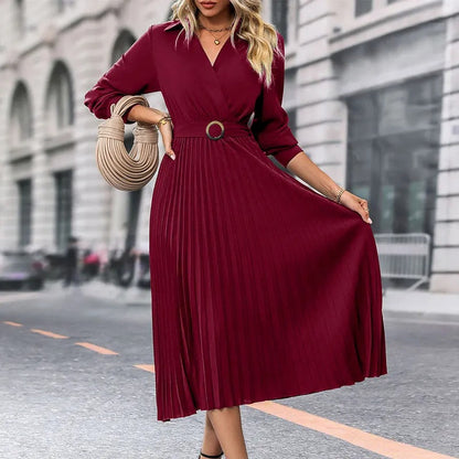 Clara - Schickes Kleid mit V-Ausschnitt und goldener Gürtelschnalle