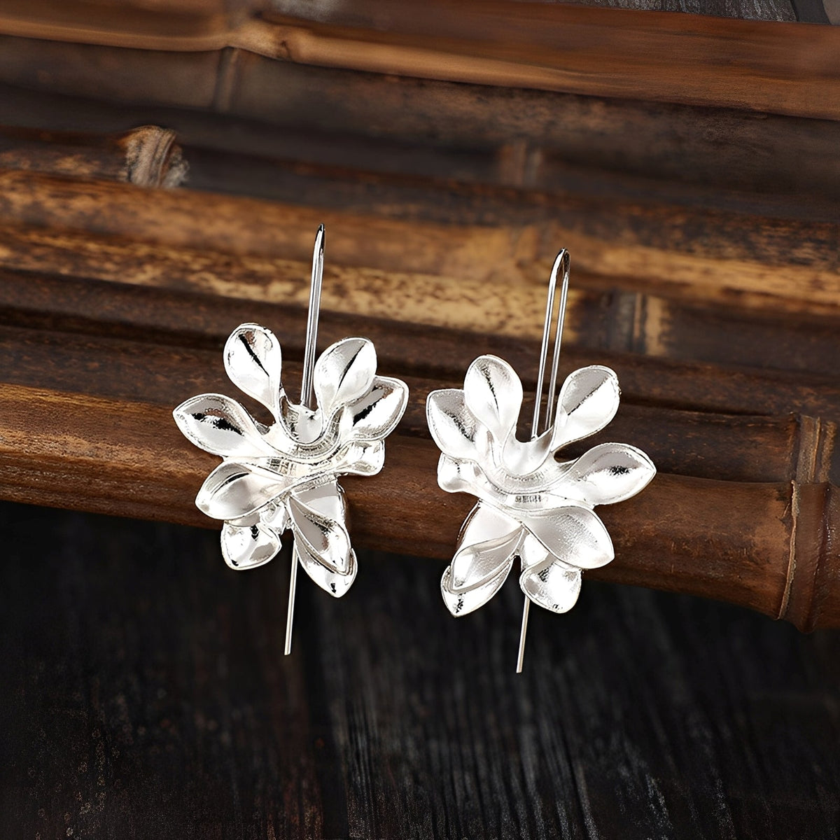 Chary – Vintage Ohrringe aus silbernen Blumen