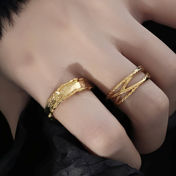 Sara – Vintage Gold Forged Ring