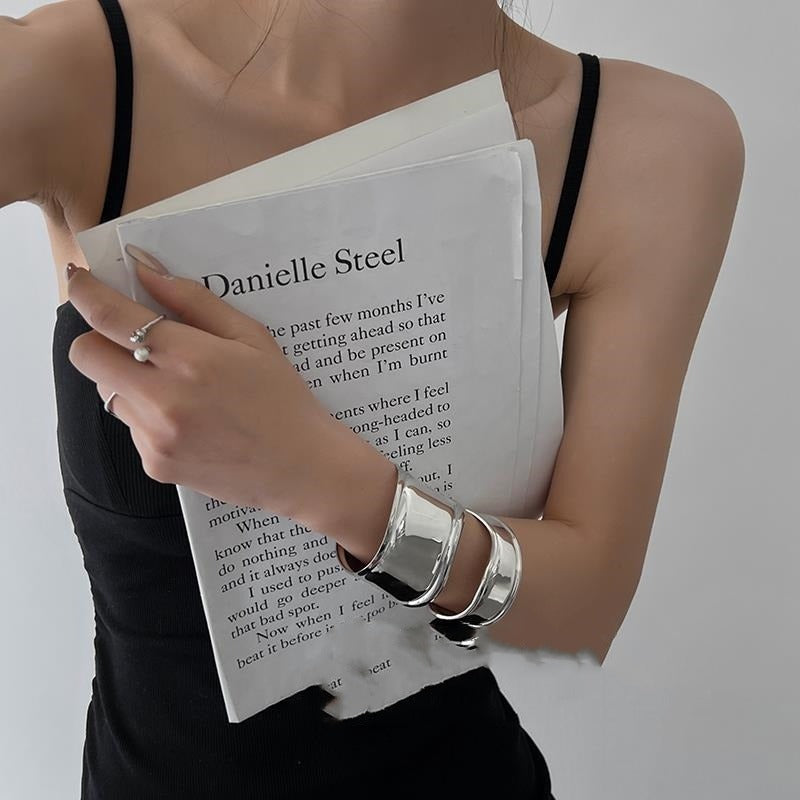 Daria – Breite Metallarmband