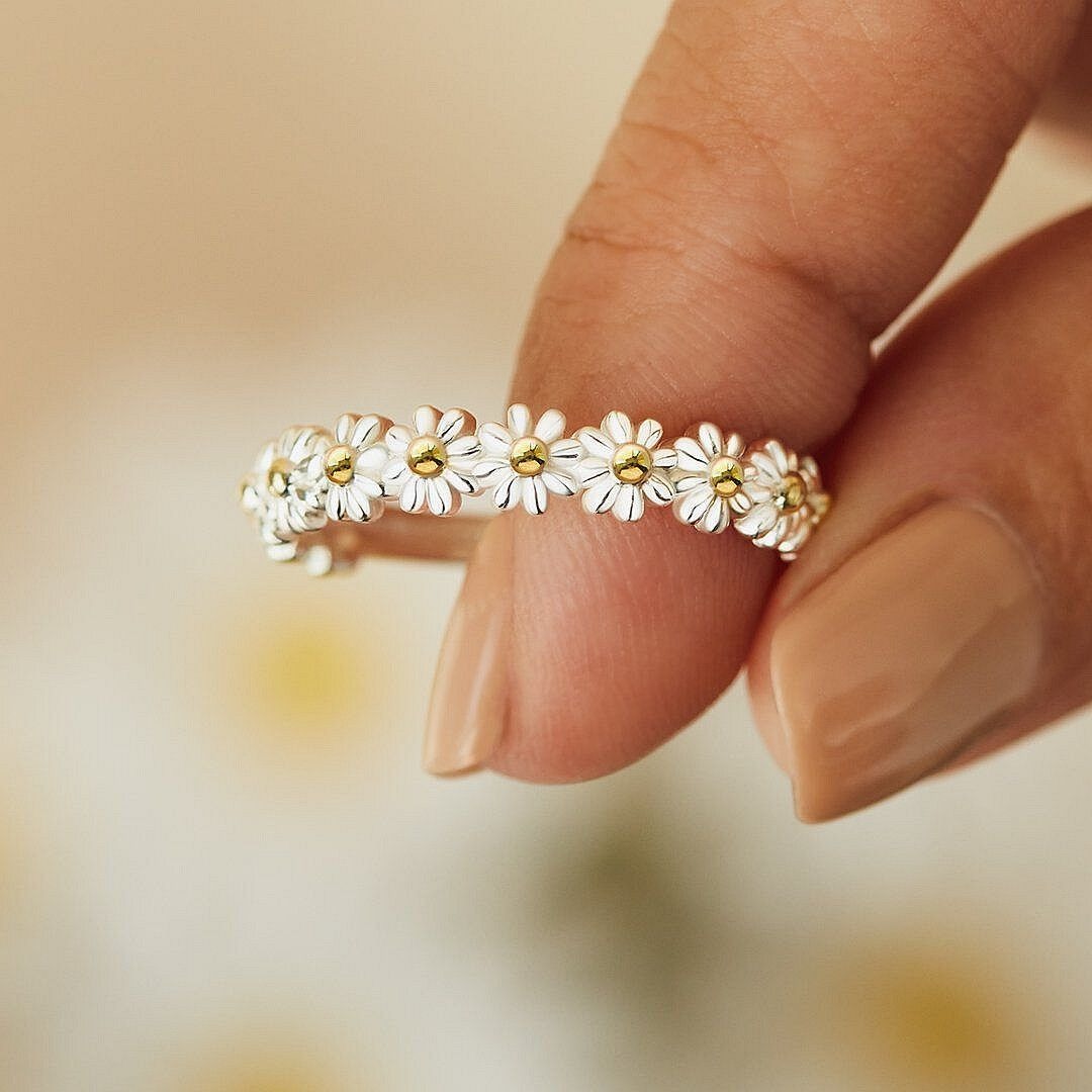 Dahliana – Anillo Margarita en Plata Ajustable y Esmalte Pintado a Mano
