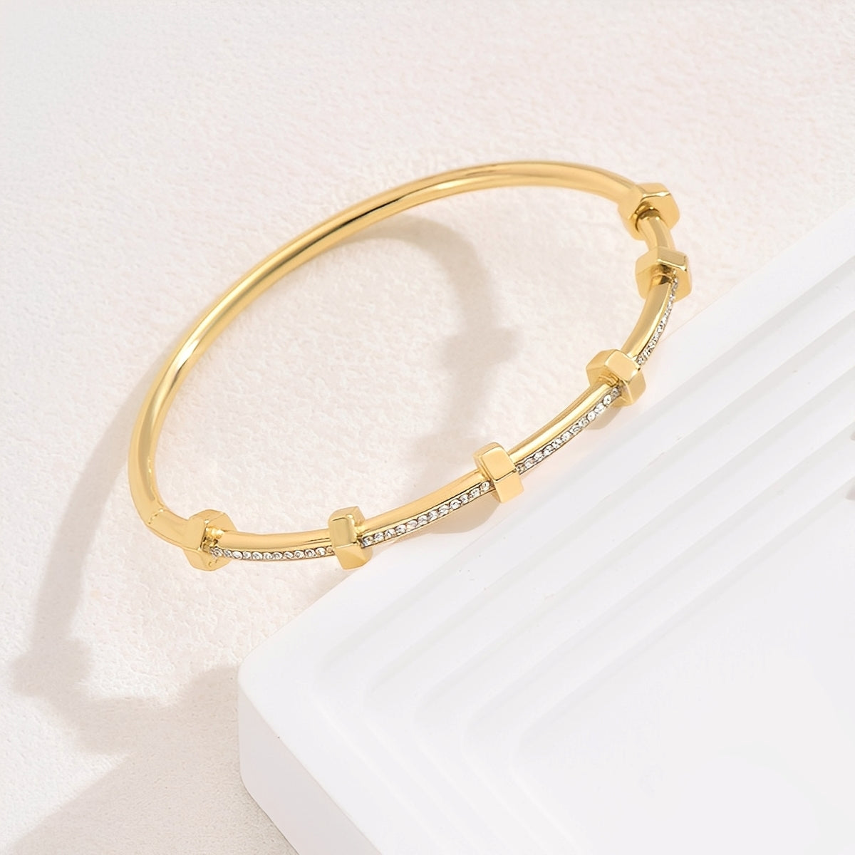 Amy – glänzende goldene Armbanduhr