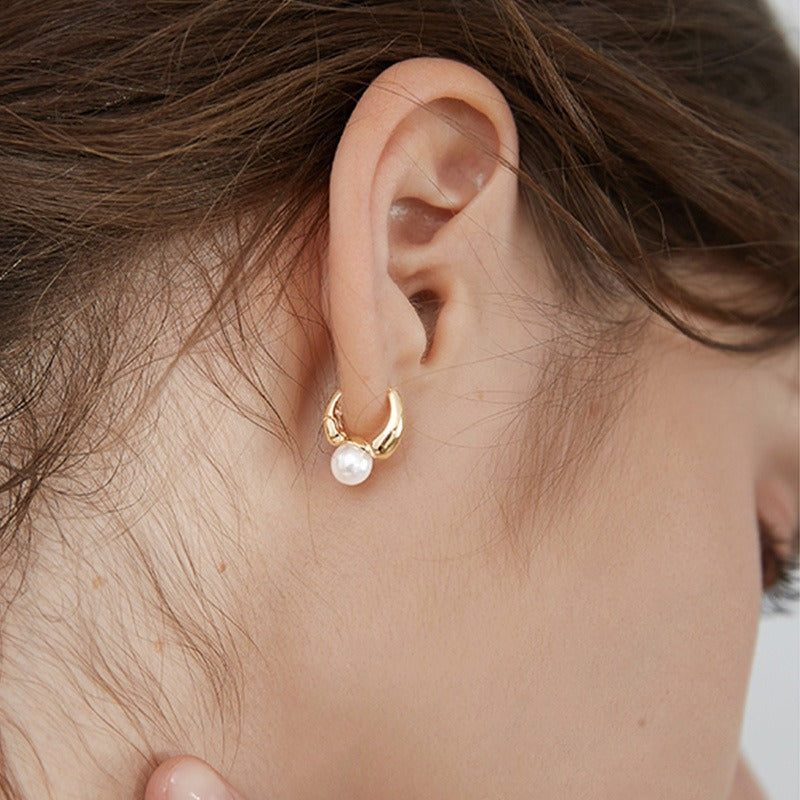 Maelle – Ohrringe golden mit einer einzigen Perle