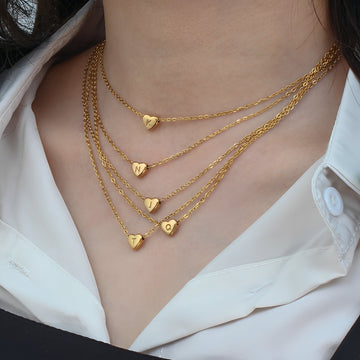 Amora – Halskette mit Initialen in Herzform Goldbeschichtung