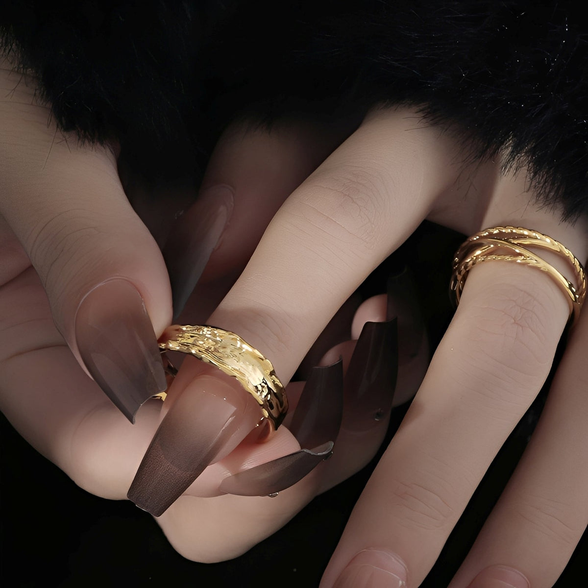 Sara – Vintage Gold Forged Ring