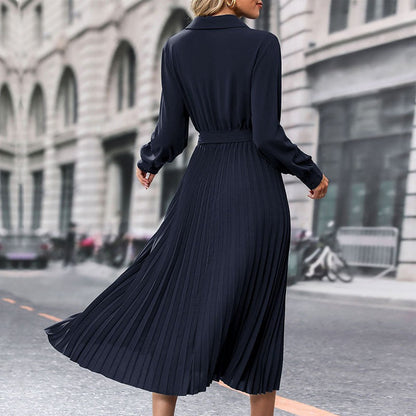 Clara - Schickes Kleid mit V-Ausschnitt und goldener Gürtelschnalle