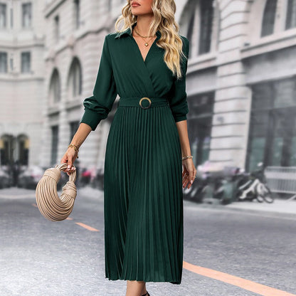 Clara - Schickes Kleid mit V-Ausschnitt und goldener Gürtelschnalle