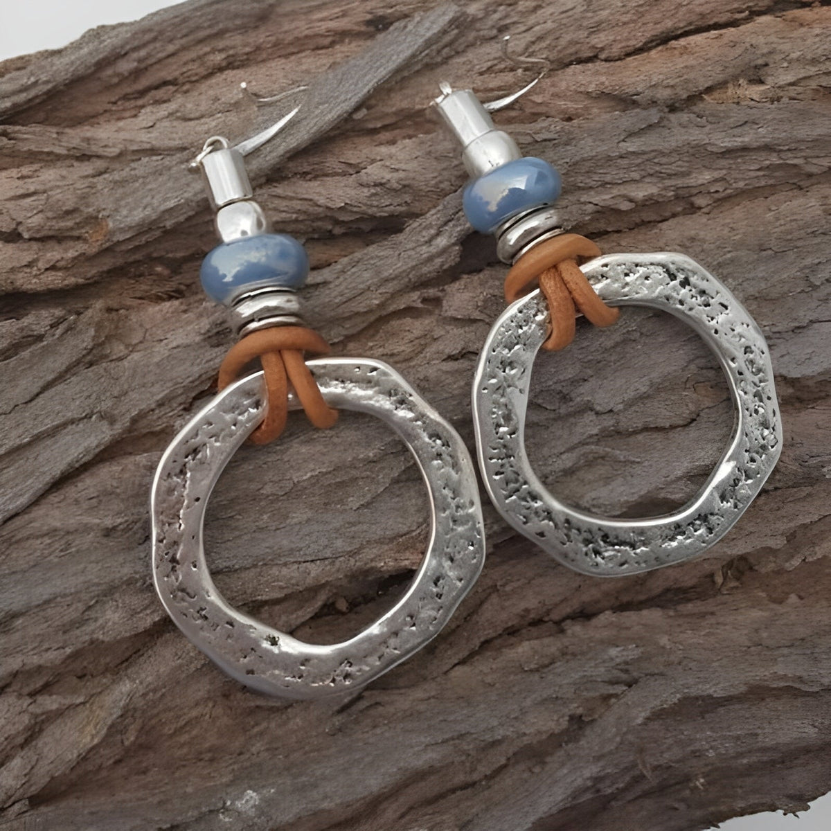 Mira – Ohrringe aus silbernen Kreisen im Boho-Vintage-Stil