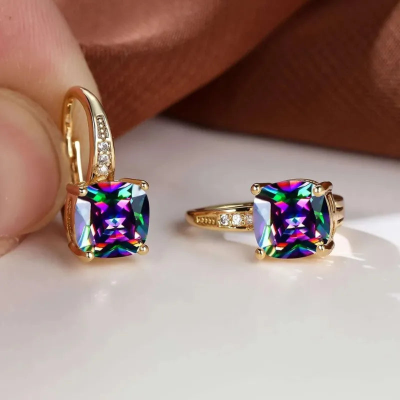 Naoko – Elegante Ohrringe mit glänzenden Steinen